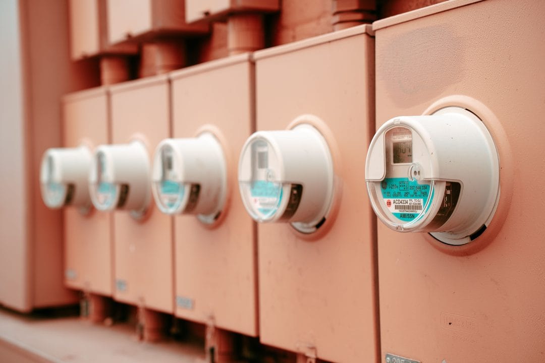 Strom sinkt, Gas steigt: Warum sich vor dem Winter 2026 ein Tarifvergleich lohnt